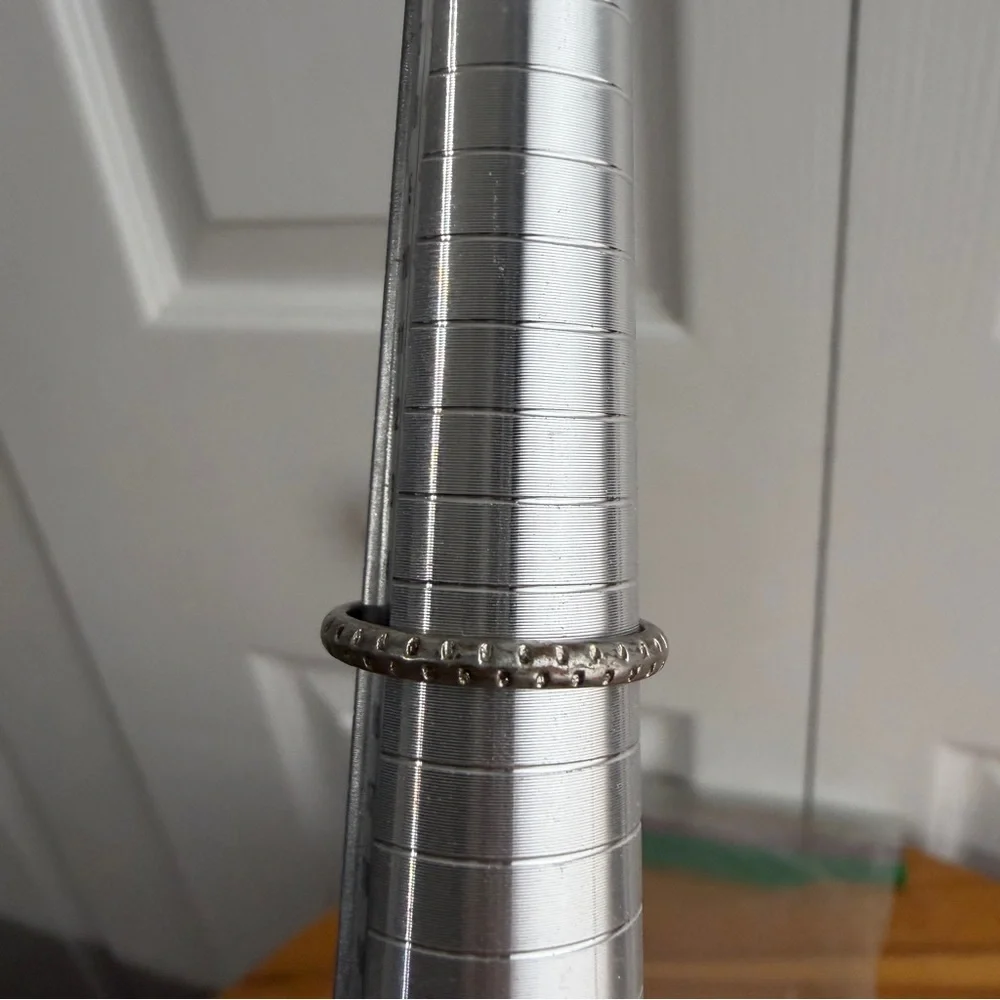 Silver color‎ ornate cutout band ring size 7